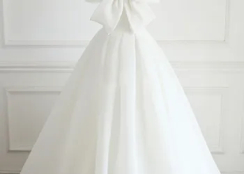 لباس عروس و کفش عروس